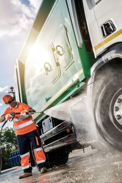 Semi truck Fleet washing services